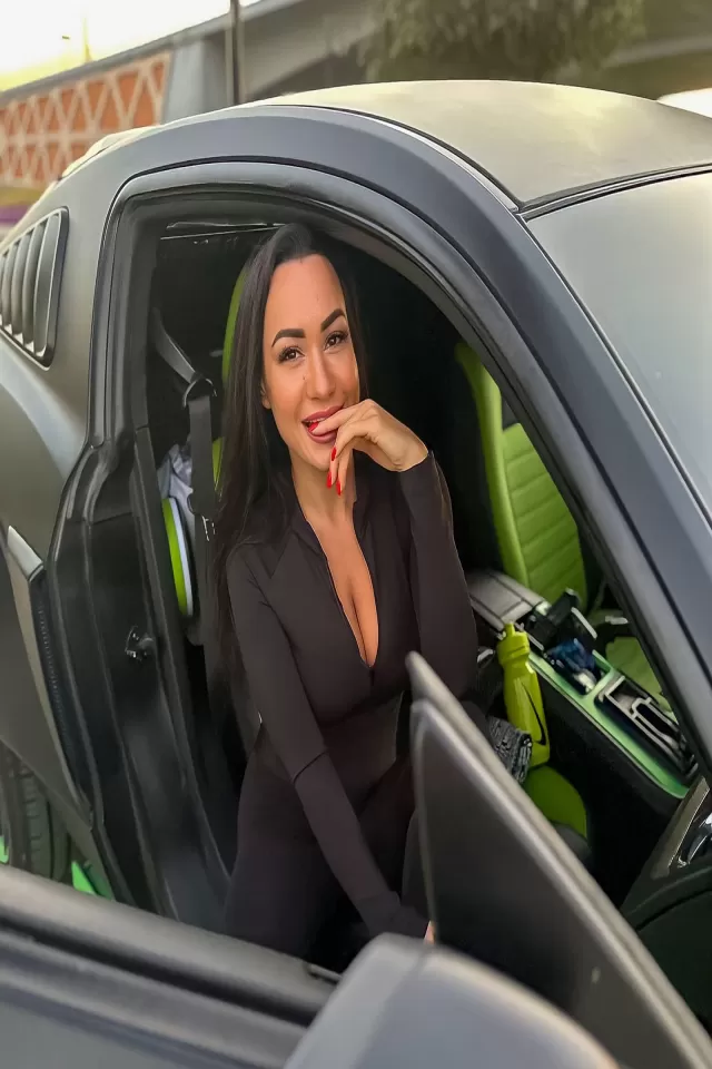 04 Dubai Escort photo 2